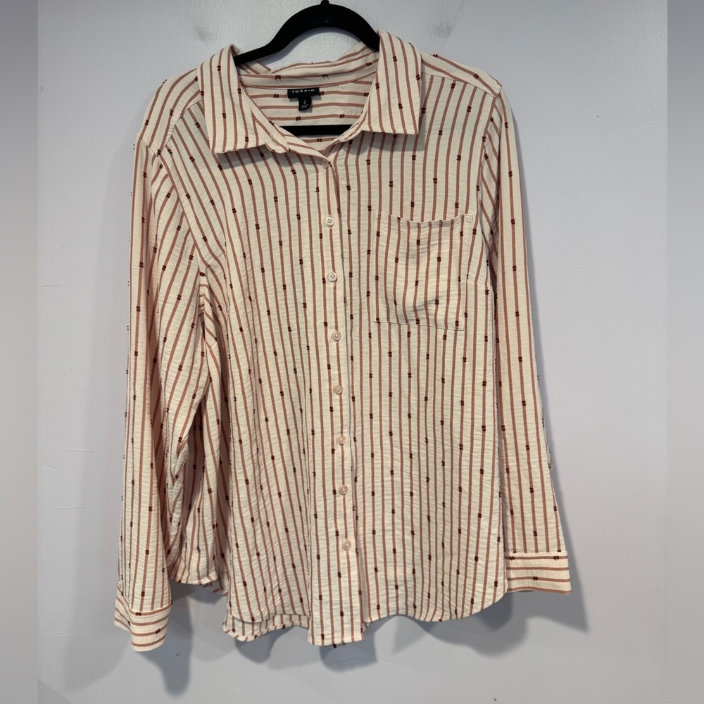 Red and white stripe Torrid button down patterned‎ shirt